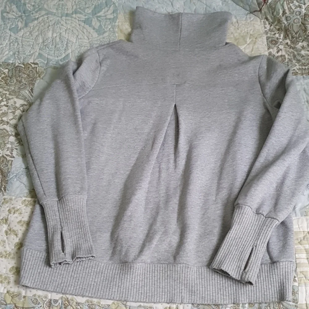 GUC alo funnel neck sweatshirt, size L - Picture 2 of 9